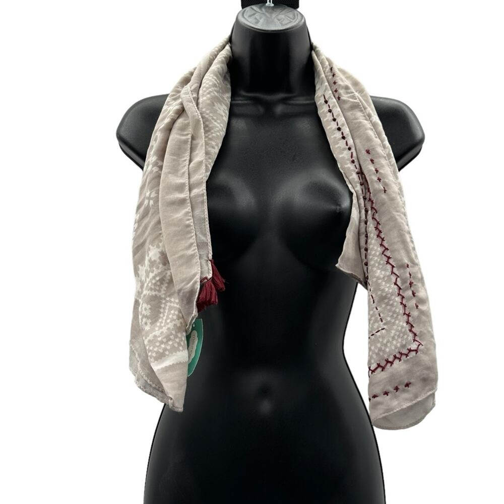 Maurices Gray, White &‎ Burgundy Floral Paisley Tassel Lightweight Scarf NEW